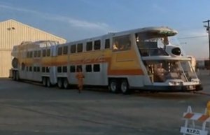 the_big_bus.thumb.jpg.00b5eca7e9e0eb44332853f6036ea525.jpg