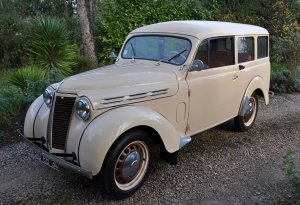 1582462071_1951RenaultJuvaquatre(21).thumb.jpg.6f6f4802c47976a80588be13445bef7a.jpg