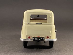 1782547189_1951RenaultJuvaquatre(4).thumb.JPG.54da30b907d7d1290efbe10d7600e07f.JPG