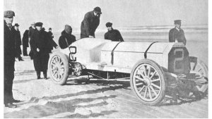 1019120287_Touchwood-Mercedes-60hp-Flying-Dutchman-II-Herbert-LBowden-Land-Speed-Record-1905-7.thumb.jpg.77a40e0f0d2c2b0e23fc87464afbbbb7.jpg