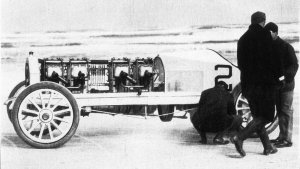 1551852843_Touchwood-Mercedes-60hp-Flying-Dutchman-II-Herbert-LBowden-Land-Speed-Record-1905-6.thumb.jpg.4a7a54af698609835c084a1c1c487b53.jpg