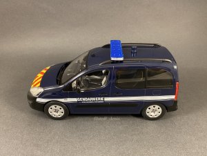 1645914157_2018PeugeotPartnerGendarmerie(4).thumb.JPG.e86f2d6200461038eb1b5a46bb9fd3fc.JPG