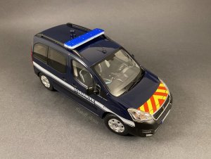 19182641_2018PeugeotPartnerGendarmerie(9).thumb.JPG.f8da09652a0cdd0189fa824581087b6e.JPG