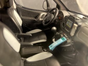 44525574_2018PeugeotPartnerGendarmerie(8).thumb.JPG.2e0a75dc0286d9484ef9b62d71ffc968.JPG