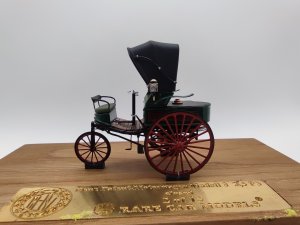 1888 Benz Patent-Motorwagen Model 3 2,5PS closed (RSM LE 2 of 15) - 6.jpg