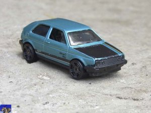 Volkswagen Golf_0-0.jpg