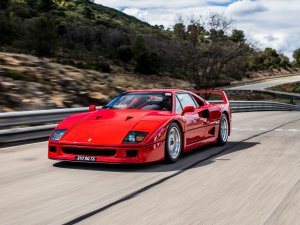 ferrari-f40-3.thumb.jpg.19f92571dcf5199b9dfc76d2b16c4c98.jpg