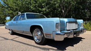 1974LincolnContinentalTownCar1.thumb.jpg.c5a272f81cc2281ab94b300153dda927.jpg