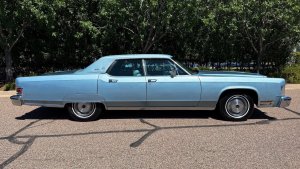 1974LincolnContinentalTownCar2.thumb.jpg.20ae144c92a6403ac5d73390916747d8.jpg