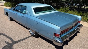 1974LincolnContinentalTownCar4.thumb.jpg.6ff09afd35a82a6a3694837aa3c63079.jpg