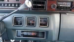 1974LincolnContinentalTownCar8.thumb.jpg.0e062d61b94be710223e663bdc196089.jpg