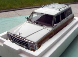 1_18_Jeep_Grand_Wagoneer_AutoArt_RAR_white.jpg